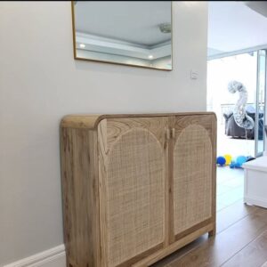 Sola Credenza